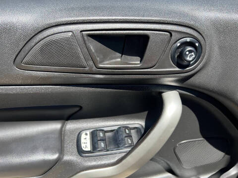 2011 Ford Fiesta SES