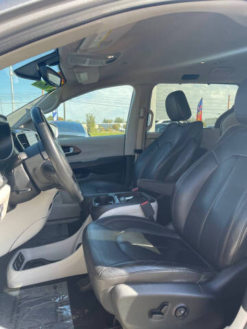 2017 Chrysler Pacifica Touring-L