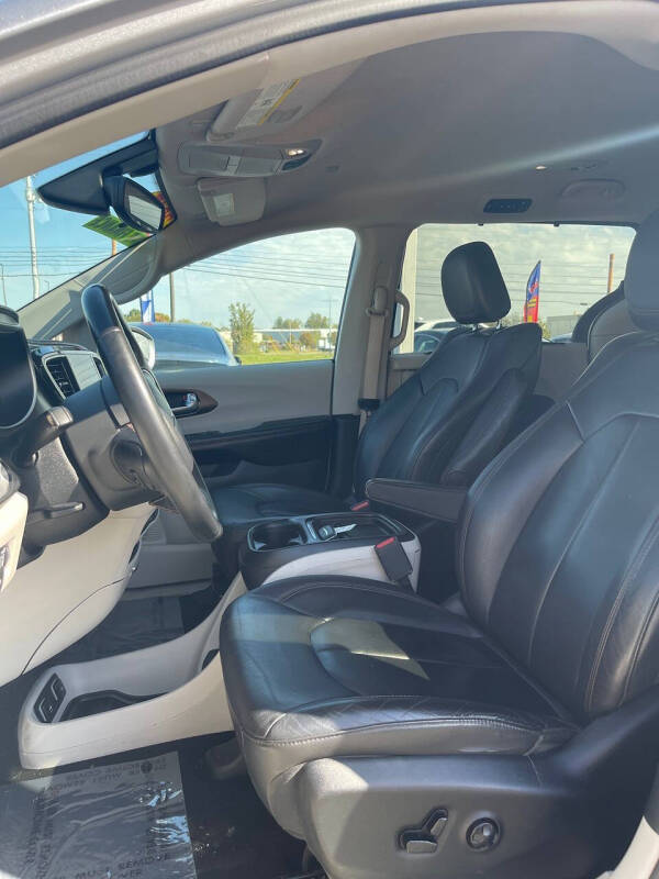 2017 Chrysler Pacifica Touring-L