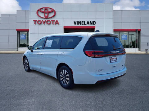 2024 Chrysler Pacifica Plug-In Hybrid Select