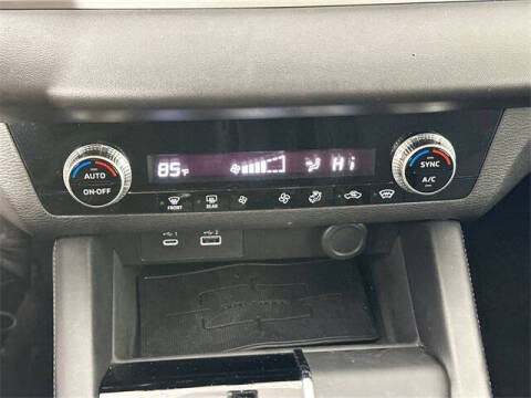 2022 Mitsubishi Outlander ES