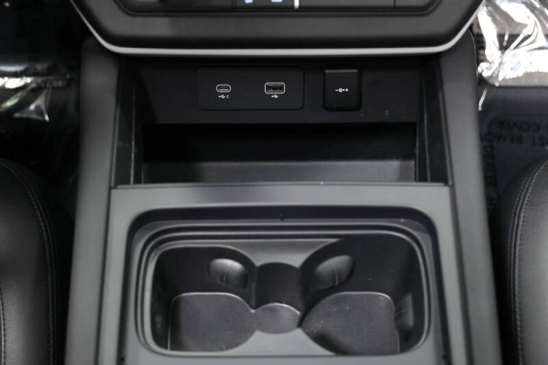 2022 Land Rover Defender 110 SE