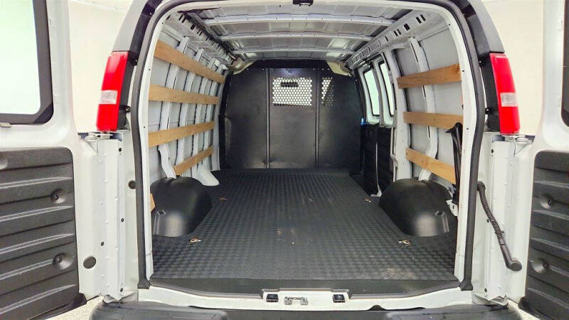 2025 Chevrolet Express 2500