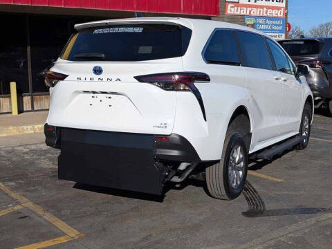 2025 Toyota Sienna LE 8-Passenger