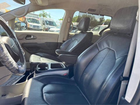 2022 Chrysler Pacifica Touring L