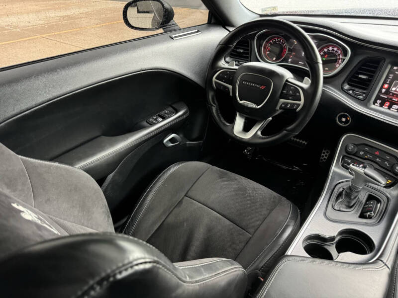 2016 Dodge Challenger 392 HEMI Scat Pack Shaker