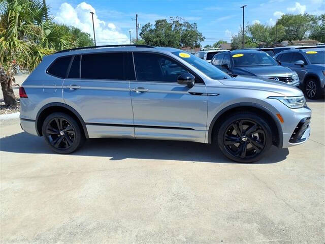 2023 Volkswagen Tiguan SE R-Line Black