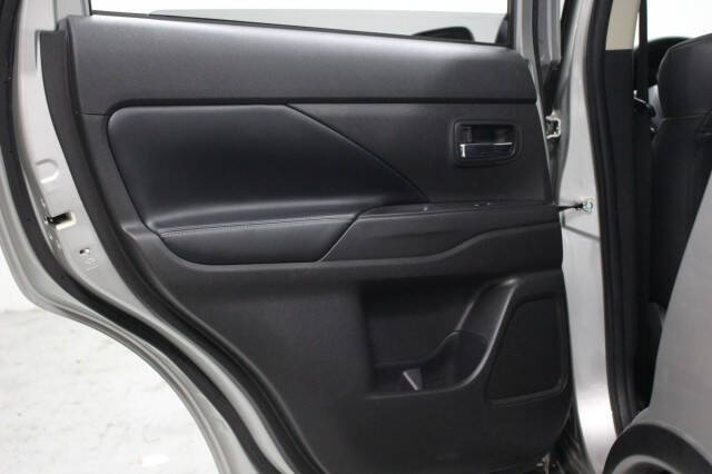 2020 Mitsubishi Outlander SE