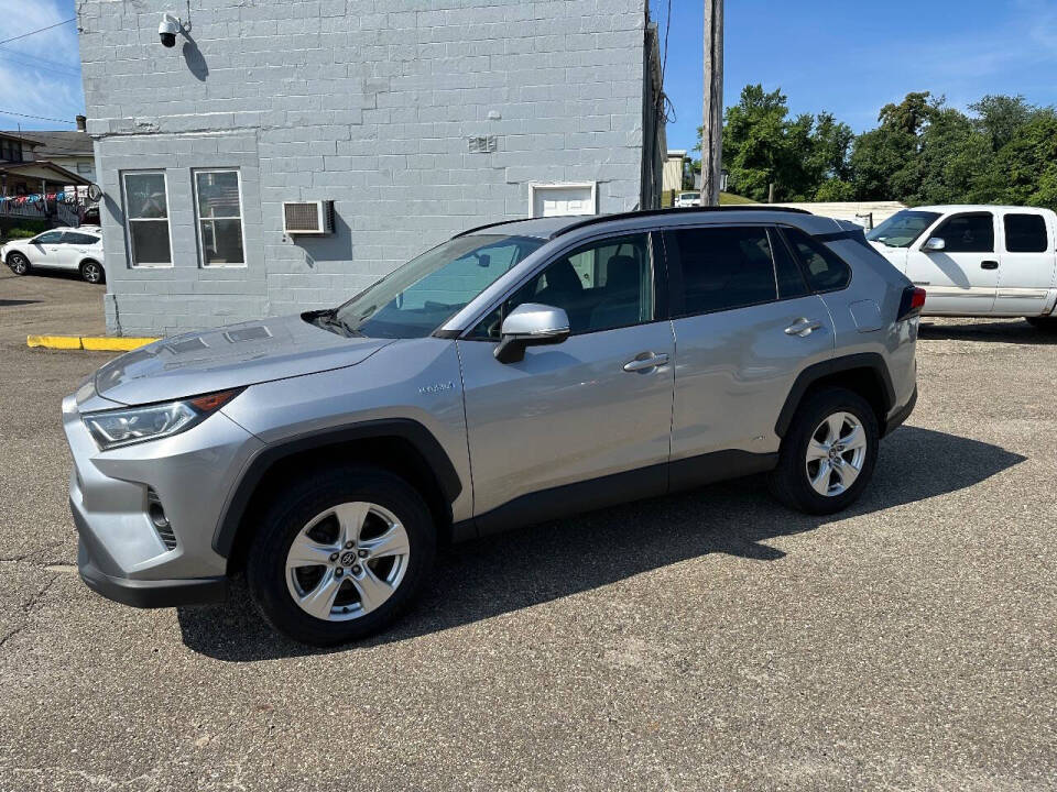 2020 Toyota RAV4 XLE's photo