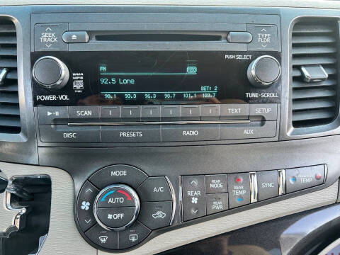 2013 Toyota Sienna LE 8-Passenger