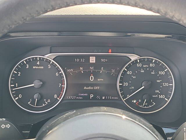 2024 Nissan Pathfinder SL