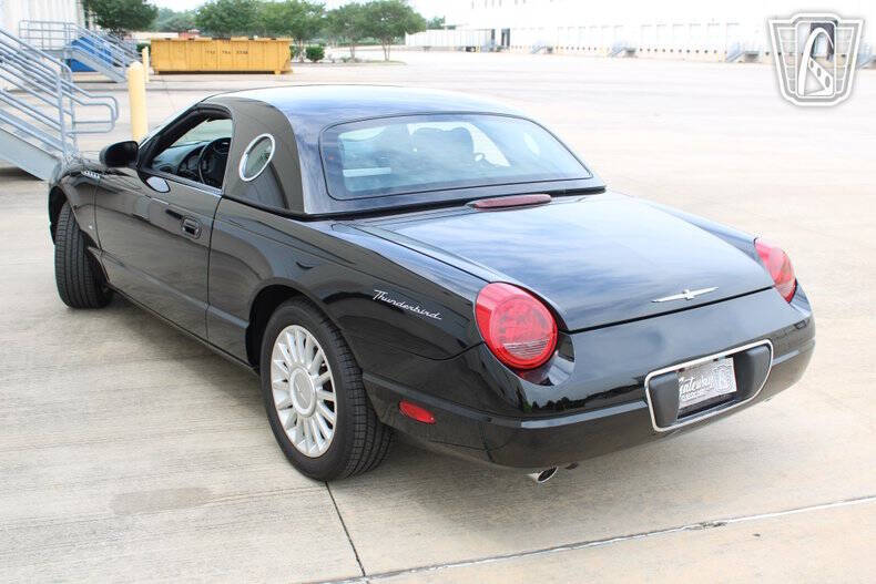 2004 Ford Thunderbird Deluxe