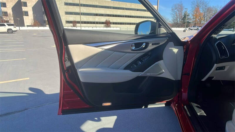 2023 Infiniti Q50 Luxe