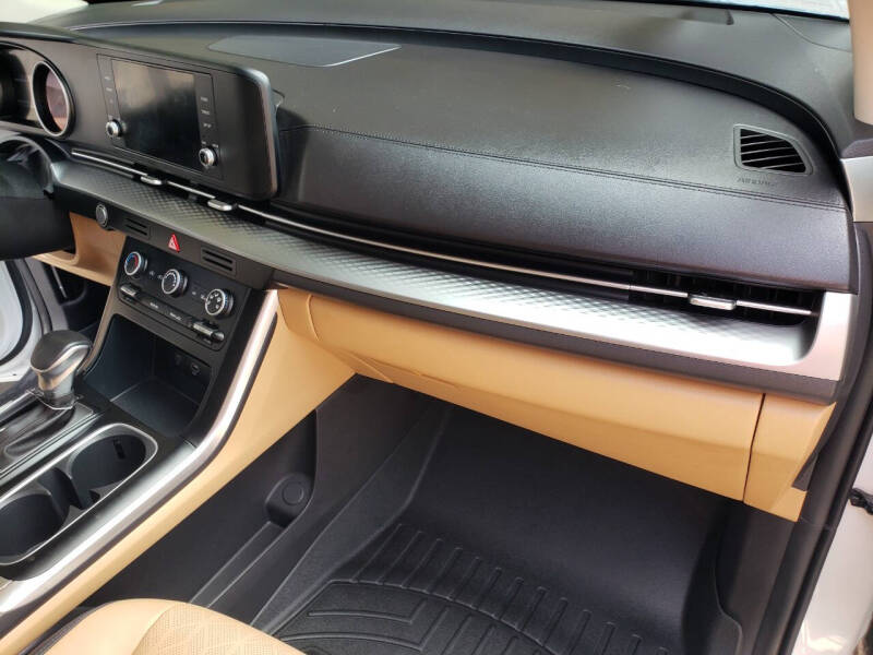 2023 Kia Carnival LX