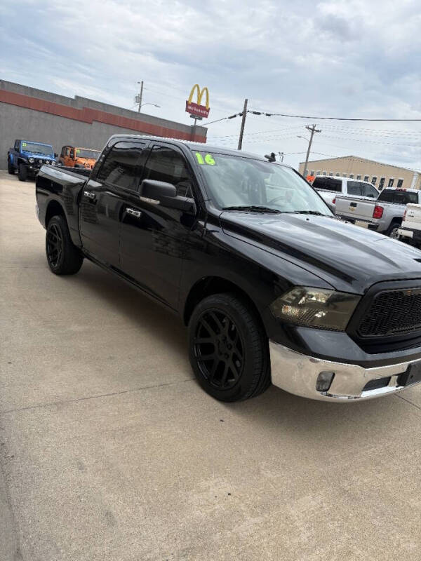 2016 RAM 1500 SLT