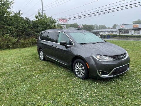 2017 Chrysler Pacifica Touring-L Photo