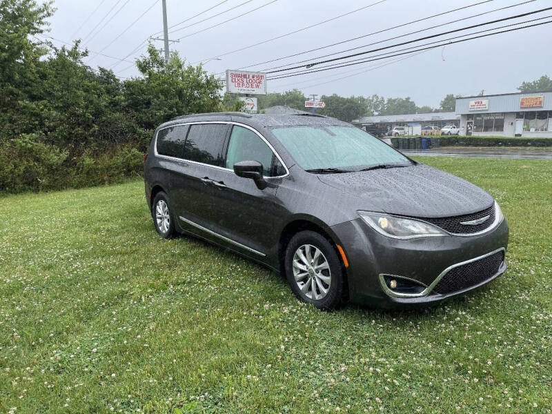 2017 Chrysler Pacifica Touring-L