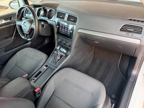 2017 Volkswagen e-Golf SE