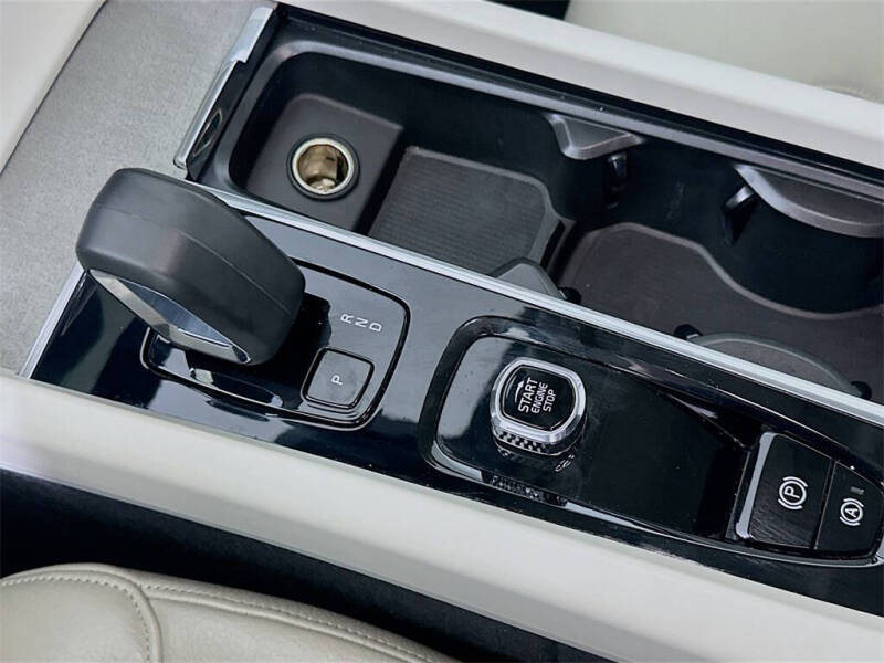 2024 Volvo S60 B5 Plus Dark Theme