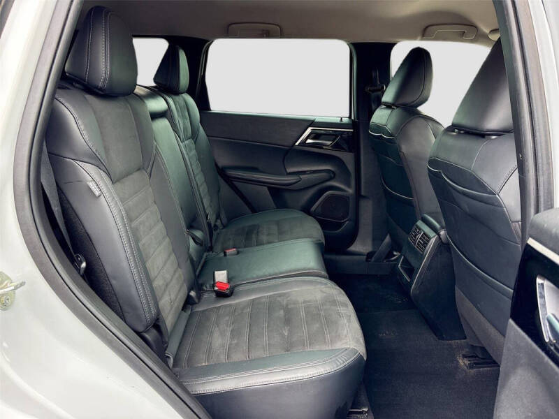 2022 Mitsubishi Outlander SE