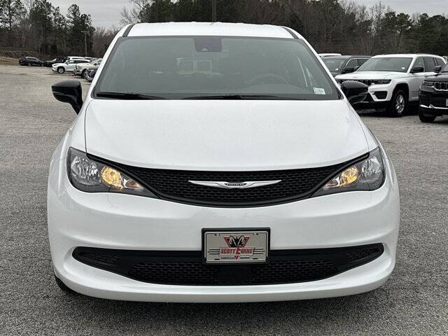 2026 Chrysler Voyager LX