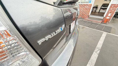 2012 Toyota Prius v Two