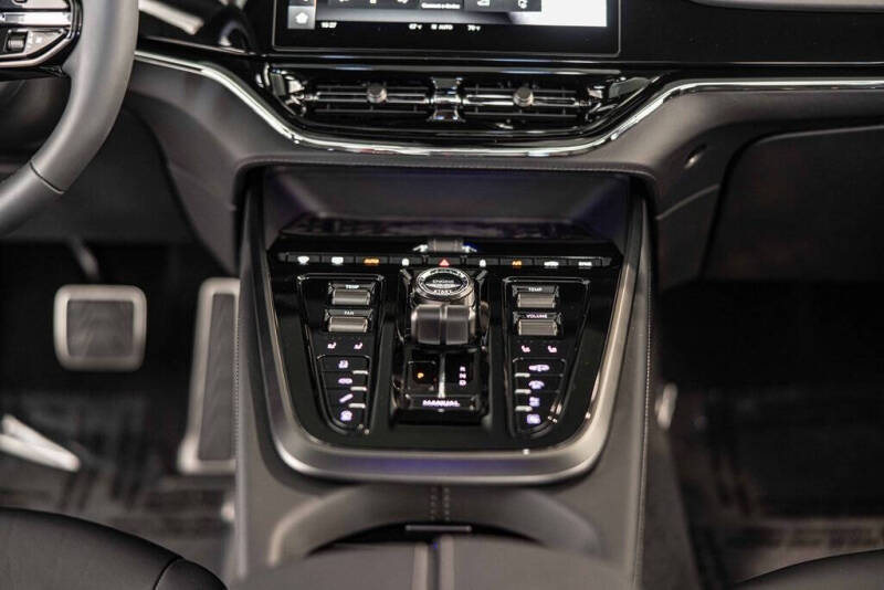 2026 Aston Martin DBX 707