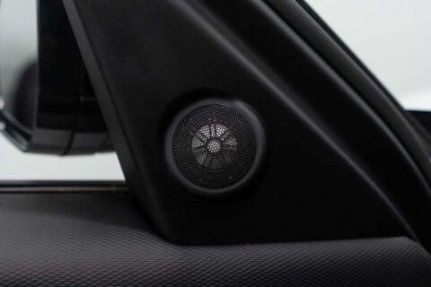 2024 Land Rover Discovery P300 Dynamic SE