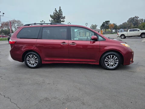 2019 Toyota Sienna XLE 7-Passenger Auto Access Seat