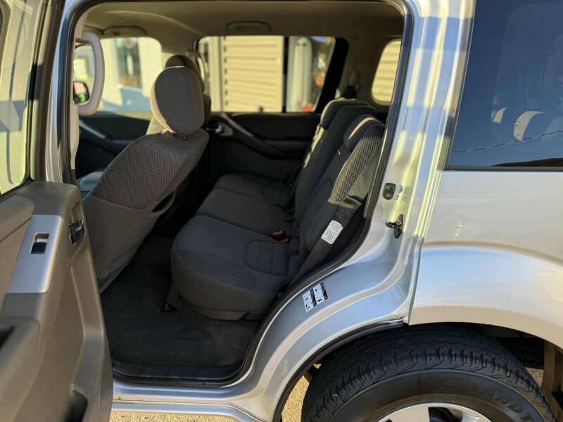 2008 Nissan Pathfinder LE