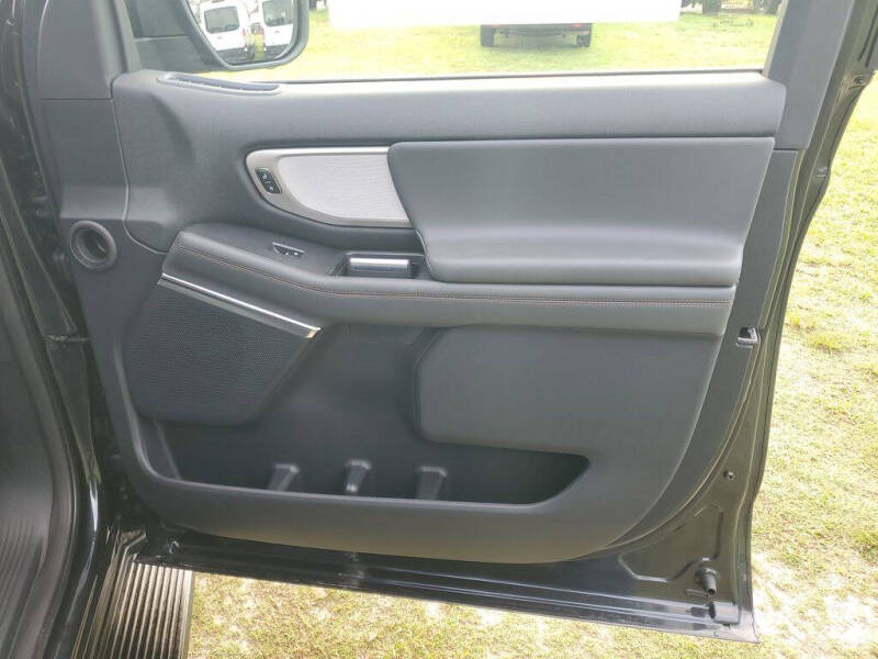 2025 Ford Expedition Active