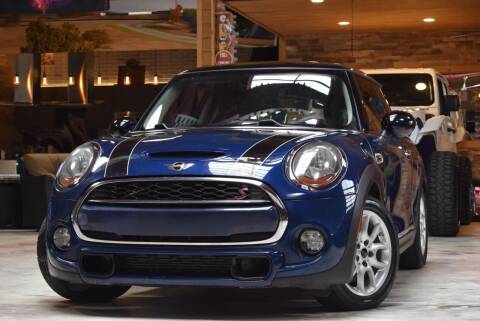 2015 MINI Hardtop 2 Door for sale at Chicago Cars US in Summit IL