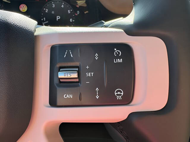 2025 Land Rover Defender 130 P400 X-Dynamic SE