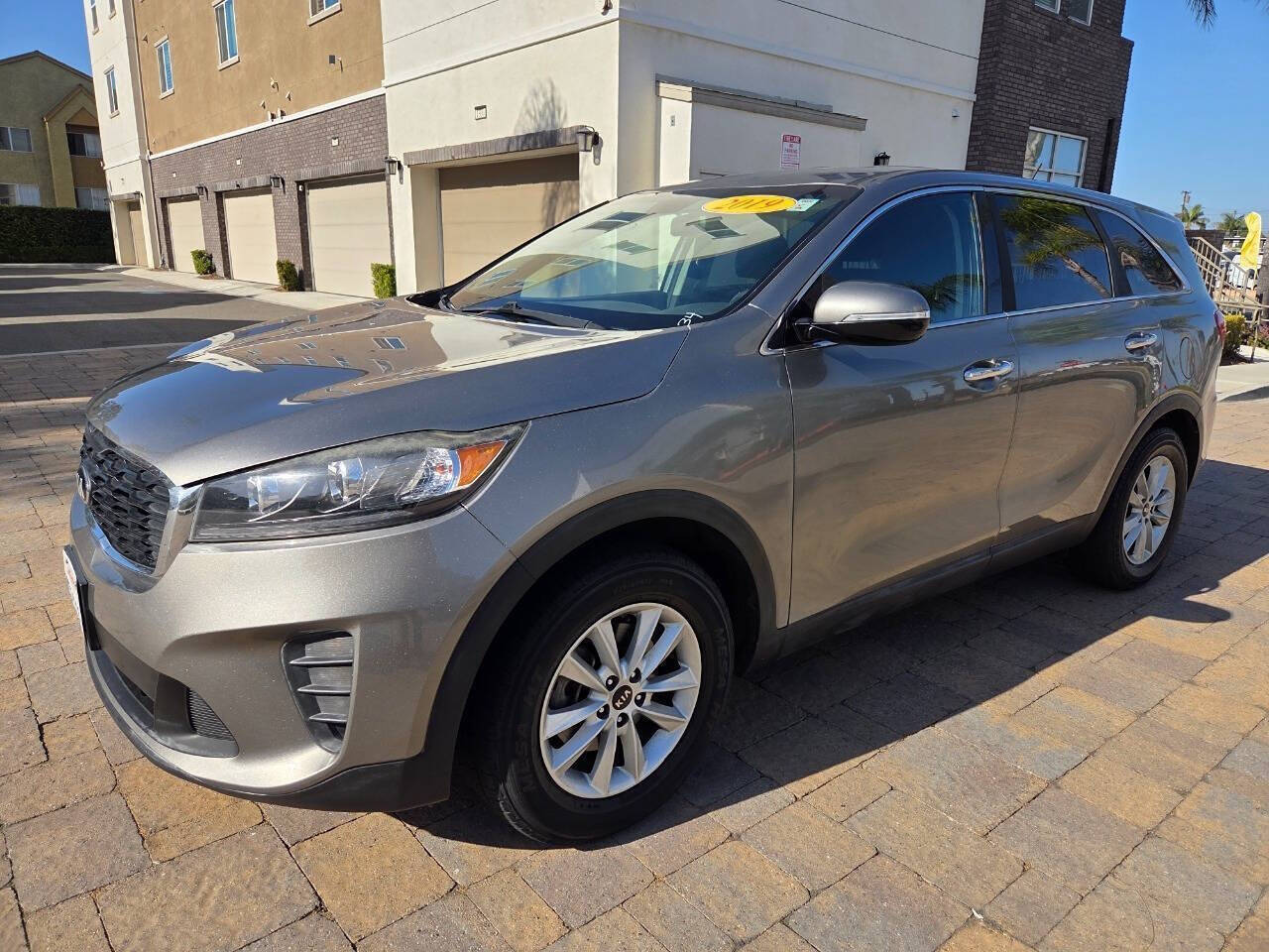 Titanium Silver 2019 Kia Sorento SUV / Crossover Front-Wheel Drive 6-Speed Automatic