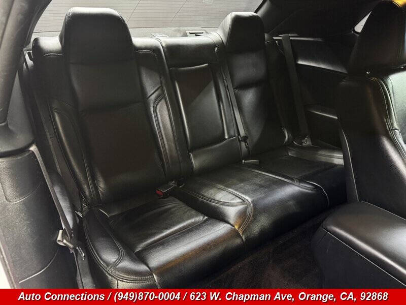 2016 Dodge Challenger SXT Plus