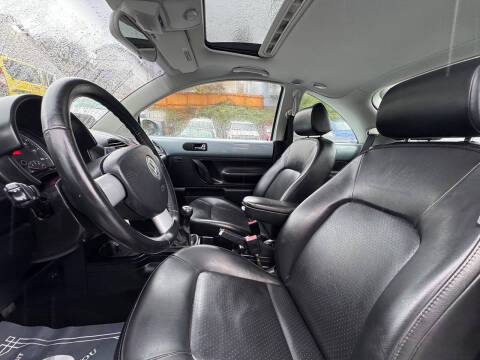 2009 Volkswagen New Beetle Base PZEV