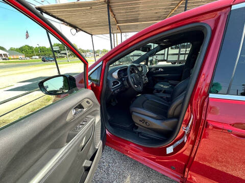 2025 Chrysler Pacifica Select