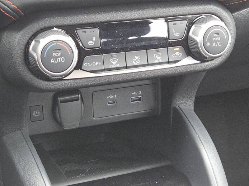 2025 Nissan Versa SR