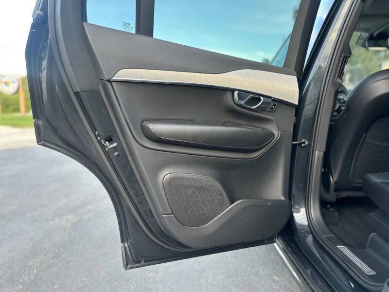 2021 Volvo XC90 T5 Momentum