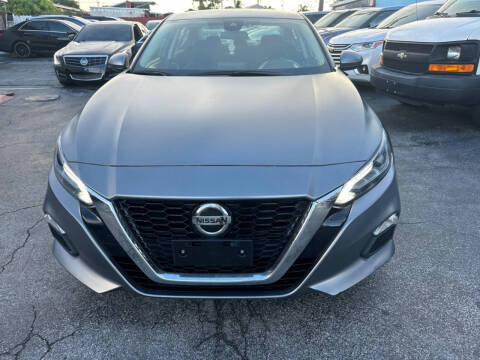 2021 Nissan Altima for sale at Molina Auto Sales in Hialeah FL