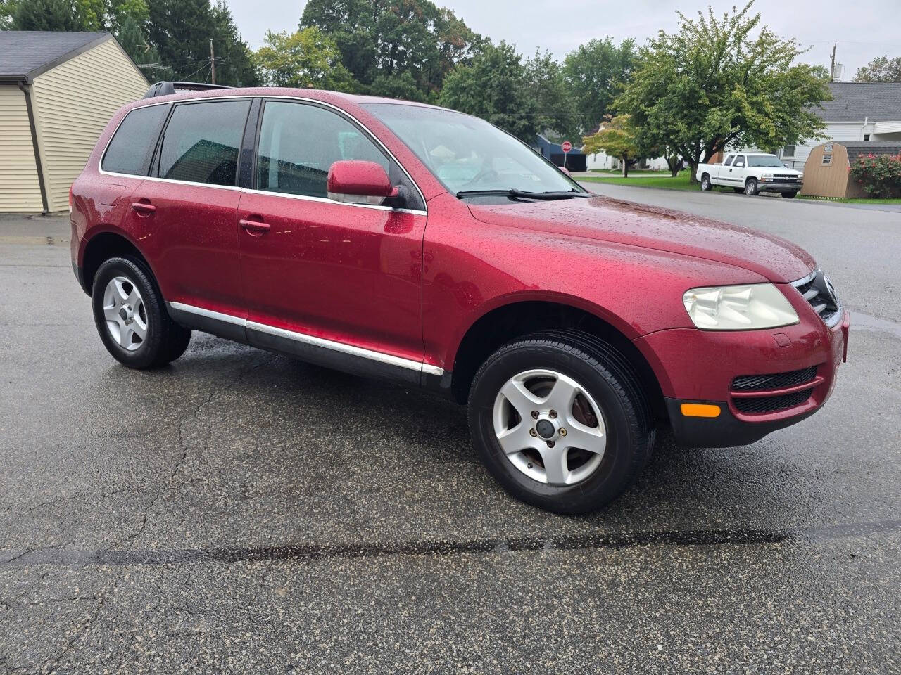 2004 Volkswagen Touareg for sale at QUEENSGATE AUTO SALES in York, PA