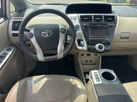 2014 Toyota Prius v Five