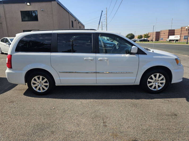 2016 Chrysler Town and Country Touring