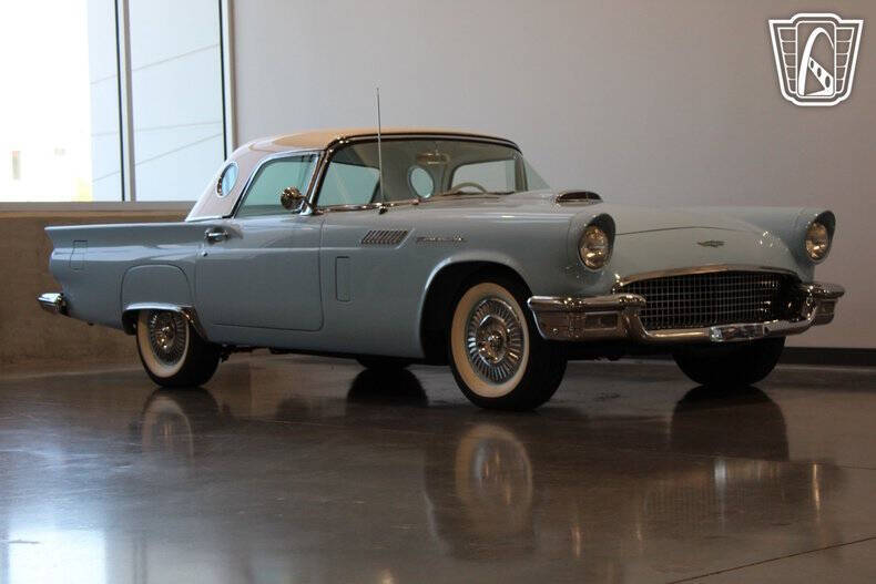 1957 Ford Thunderbird