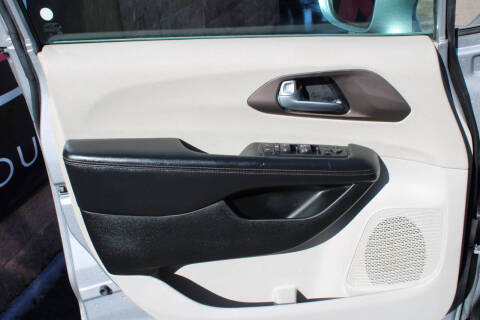 2017 Chrysler Pacifica Touring-L Plus