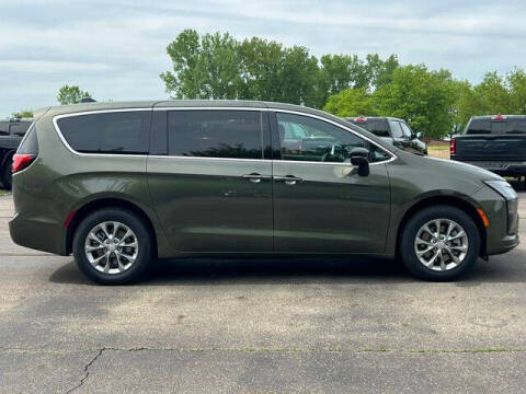 2027 Chrysler Pacifica Select