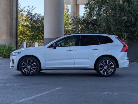 2023 Volvo XC60 B5 Plus Dark Theme