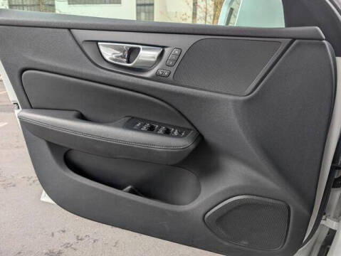 2025 Volvo V60 Cross Country B5 Plus