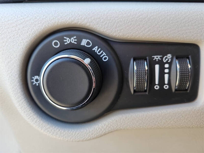 2020 Chrysler Voyager LXi