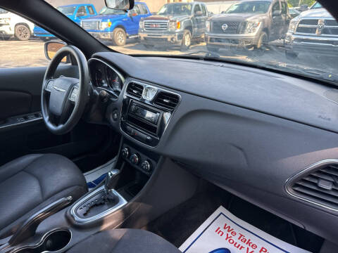 2013 Chrysler 200 LX